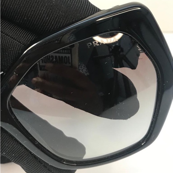 New authentic Prada Sunglasses PR 16RS 1AB0A7 Black Grey Gradient - Picture 16 of 17